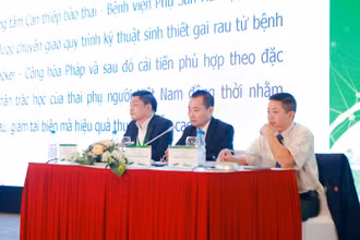 Chủ tọa hội nghị. 