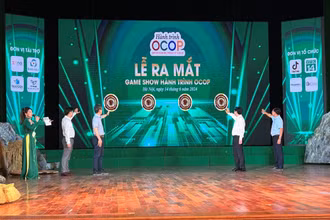 Các đại biểu chứng kiến lễ ra mắt chương trình.