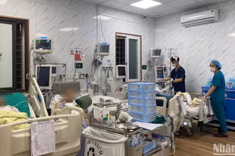 Bệnh nhân khám, cấp cứu tại Trung tâm A9 Bạch Mai. 