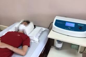 Điều trị rối loạn giấc ngủ bằng từ trường. (Ảnh minh họa)