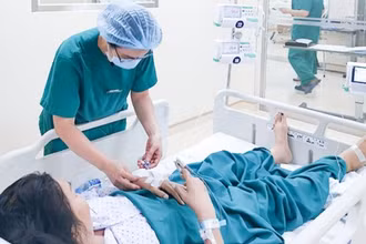Bệnh nhân điều trị tại Khoa Hồi sức tích cực và Chống độc.