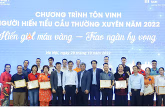 Tôn vinh 250 người hiến tiểu cầu thường xuyên năm 2022.
