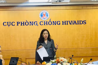 Phó Giáo sư, Tiến sĩ Phan Thị Thu Hương, Cục trưởng Cục Phòng, chống HIV/AIDS phát biểu tại chương trình.