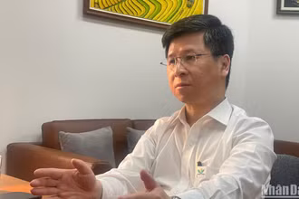 Tiến sĩ, bác sĩ Cao Việt Tùng, Phó Giám đốc Bệnh viện Nhi Trung ương chia sẻ thông tin về công tác phòng, chống bệnh sởi. (Ảnh: THIÊN LAM)