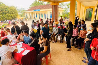 Chăm sóc, tư vấn sức khoẻ cho chị em phụ nữ. 