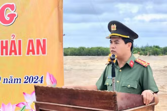Đồng chí Nguyễn Đức Hải, Giám đốc Công an tỉnh Quảng Trị phát lệnh đồng khởi công 40 trụ sở công an xã với kinh phí hơn 60 tỷ đồng.