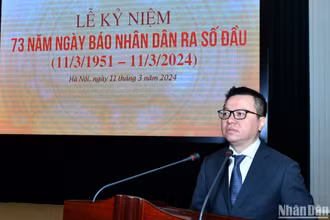 Đồng chí Lê Quốc Minh, Ủy viên Trung ương Đảng, Tổng Biên tập Báo Nhân Dân, Phó Trưởng Ban Tuyên giáo Trung ương, Chủ tịch Hội Nhà báo Việt Nam phát biểu tại lễ kỷ niệm. (Ảnh: ĐĂNG KHOA)