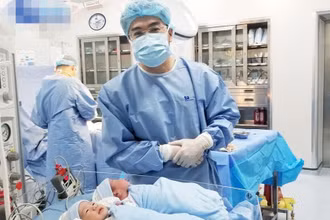 Hai bé trai chào đời khỏe mạnh.