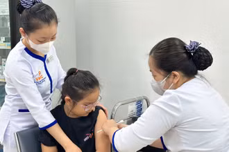 Tiêm vaccine sởi để 