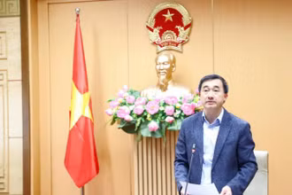 Thứ trưởng Y tế Trần Văn Thuấn phát biểu tại hội nghị.