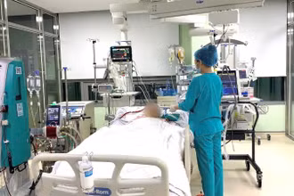 Bệnh nhân nằm điều trị tại Bệnh viện Trung ương Quân đội 108.