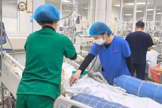 Bệnh nhân đang được điều trị tích cực.