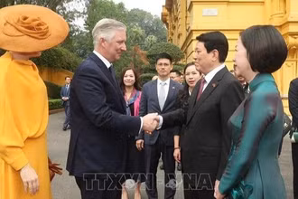Chủ tịch nước Lương Cường và Phu nhân đón Nhà vua Vương quốc Bỉ Philippe và Hoàng hậu, sáng 1/4/2025. (Ảnh: LÂM KHÁNH/TTXVN)