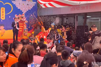 Hàng nghìn bệnh nhi thưởng thức chương trình "Xuân yêu thương" tại Bệnh viện Nhi Trung ương sáng 3/2.