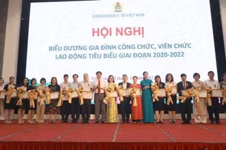 Công đoàn Y tế Việt Nam biểu dương 134 gia đình tiêu biểu.