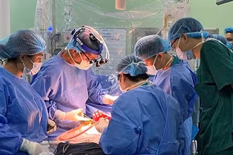 Các bác sĩ Bệnh viện Nhi Trung ương làm chủ kỹ thuật ghép gan. 
