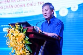 Giáo sư, Anh hùng Lao động Nguyễn Anh Trí - Đại biểu quốc hội Khóa XIV, XV; Chủ tịch Hội đồng cố vấn Medlatec group phát biểu khai mạc hội nghị.