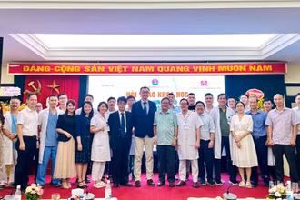 Hai chuyên gia Nhật Bản chia sẻ nhiều kỹ thuật mới tại hội thảo. (Ảnh: T.H)