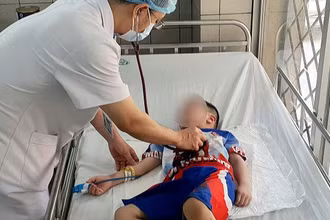 Bệnh nhi được điều trị tại Bệnh viện Bạch Mai