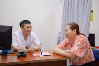 Chị Lê Thị Dung (quê Thanh Hóa) khỏe mạnh nhờ phương pháp điều trị nhắm đích.