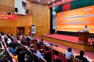 Thứ trưởng Y tế Đỗ Xuân Tuyên phát biểu tại lễ mít-tinh.