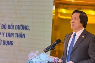 Tiến sĩ Cao Hưng Thái, Phó Cục trưởng Cục Quản lý Khám, chữa bệnh phát biểu tại hội thảo.