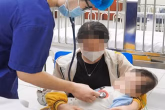 Trẻ nhập viện vì mất nước nặng và rối loạn ý thức.