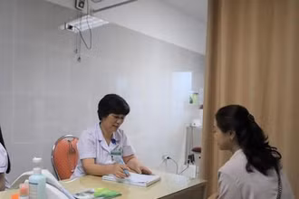 Phụ nữ nên khám sàng lọc ung thư cổ tử cung. (Ảnh: BV Phụ sản Hà Nội)