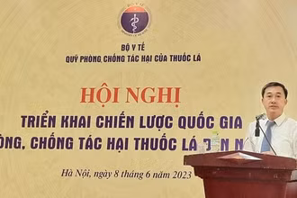 Giáo sư, Tiến sĩ Trần Văn Thuấn, Thứ trưởng Y tế phát biểu tại hội nghị.