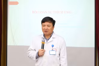 Tiến sĩ, bác sĩ Dương Minh Tâm, Trưởng Đơn vị Điều trị các rối loạn liên quan Stress, Viện Sức khỏe Tâm thần, Bệnh viện Bạch Mai.
