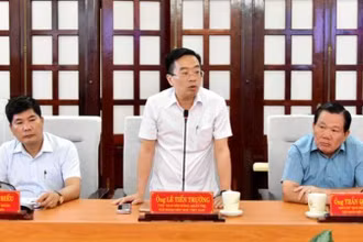 Chủ tịch HĐQT Tập đoàn Dệt may Việt Nam Lê Tiến Trường kiến nghị tỉnh Thừa Thiên Huế tạo điều kiện cho Tập đoàn được thuê dài hạn đất tại Khu công nghiệp Phú Bài 4. 