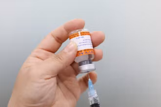 Vaccine phòng sởi.