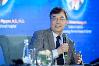 Giáo sư Shimon Sakaguchi.