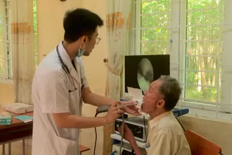 Quảng Trị: Trường đại học Y Hà Nội khám, cấp thuốc miễn phí cho người dân xã Trung Nam, huyện Vĩnh Linh