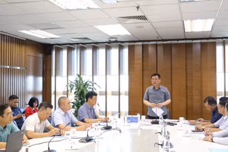 Bộ trưởng Công Thương Nguyễn Hồng Diên chủ trì cuộc họp.