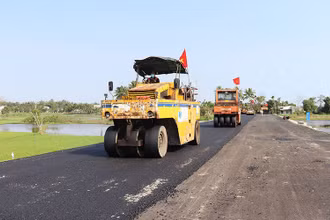 Công trường dự án đường ven biển Dung Quất-Sa Huỳnh những ngày sau Tết Giáp Thìn.