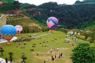 Một khu vui chơi tại huyện Mộc Châu, Sơn La. (Ảnh NGỌC TUẤN)