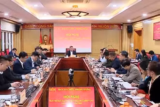 Đồng chí Lê Minh Hưng chủ trì hội nghị Ban Chỉ đạo, ban tổ chức giải Búa liềm vàng lần thứ IX, năm 2024. (Ảnh: VTV) 