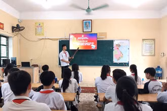 Học sinh Trường THCS Phú Xuyên (Hà Nội) sinh hoạt đội với Chuyên đề “Kỹ năng sử dụng mạng xã hội lành mạnh, an toàn”.