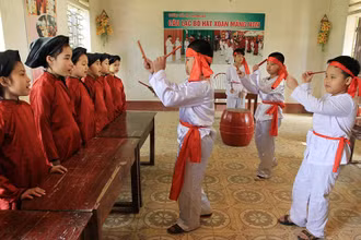 Tiết học hát Xoan của học sinh Trường tiểu học Phượng Lâu, thành phố Việt Trì (Phú Thọ).