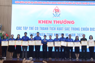 Khen thưởng các tập thể, cá nhân. 