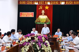 Đồng chí Võ Văn Thưởng phát biểu kết luận buổi làm việc.