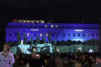 Khu Giảng đường Đại học Humbold tại Quảng trường Bebelplatz, trong Lễ hội ánh sáng Berlin (Đức), tháng 9/2021. (Ảnh: TTXVN) 