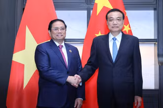 Thủ tướng Chính phủ Phạm Minh Chính hội kiến Thủ tướng Quốc Vụ viện nước Cộng hòa nhân dân Trung Hoa Lý Khắc Cường.