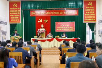 Quang cảnh buổi tiếp xúc cử tri.