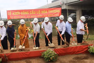 Khởi công xây dựng cầu Lộ Hòa Thượng tại xã Bình Phú, huyện Cai Lậy, tỉnh Tiền Giang.