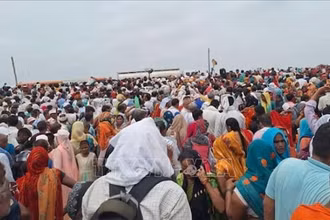 Vụ giẫm đạp xảy ra tại sự kiện tôn giáo ở bang Uttar Pradesh ngày 2/7/2024. Ảnh: NDTV/TTXVN