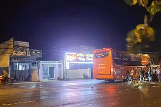 Hiện trường vụ tai nạn làm hai chồng tử vong.