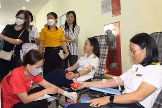 Công chức, viên chức ở thành phố Thanh Hóa hiến máu nhân đạo.