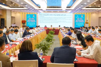 Toàn cảnh hội nghị.